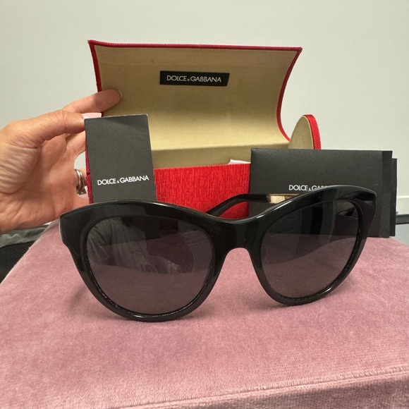 Sunglasses from Dolce&Gabbana. Used a few times only. - Picture 4 of 8